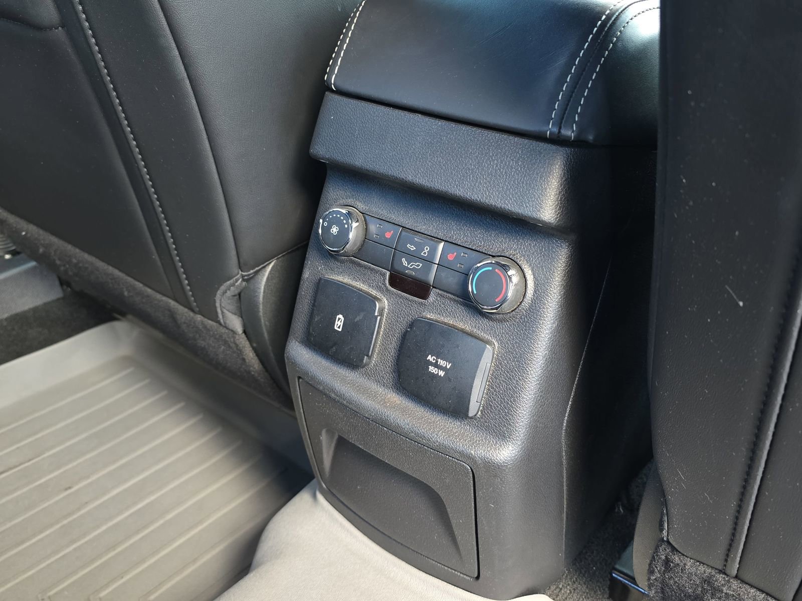 Used 2018 Ford Explorer Platinum image 14