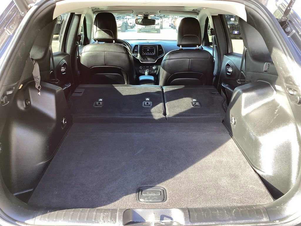 Used 2019 Jeep Cherokee Latitude Plus image 11