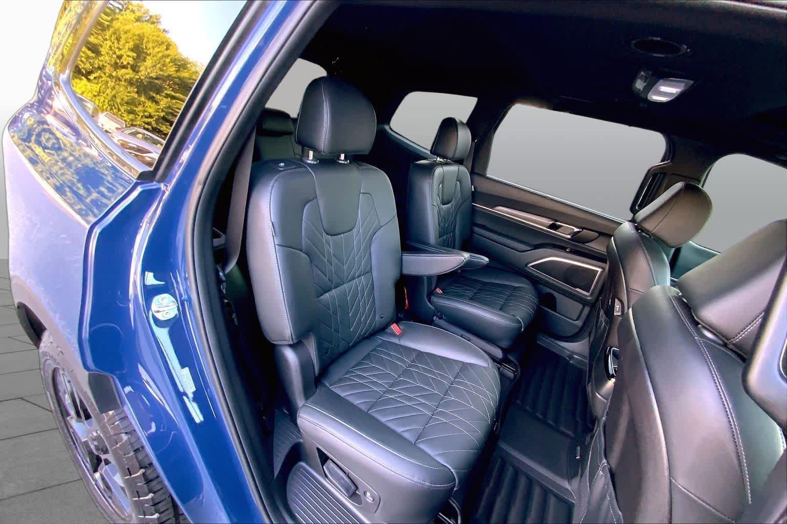 Used 2025 Kia Telluride AWD image 18