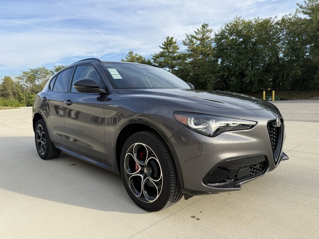 New 2025 Alfa Romeo Stelvio Sprint w/ Veloce Package image 5