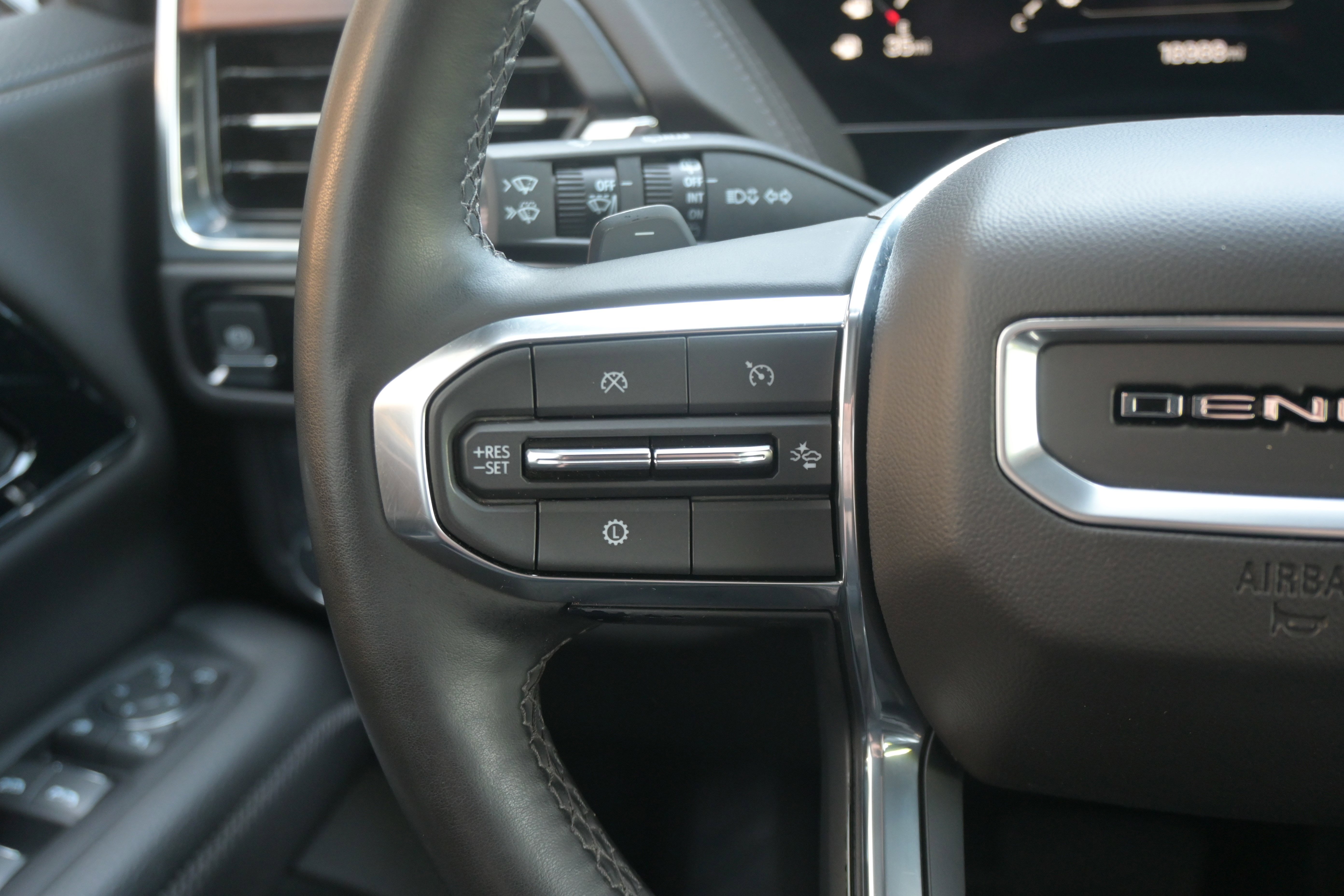 Used 2025 GMC Yukon Denali image 18