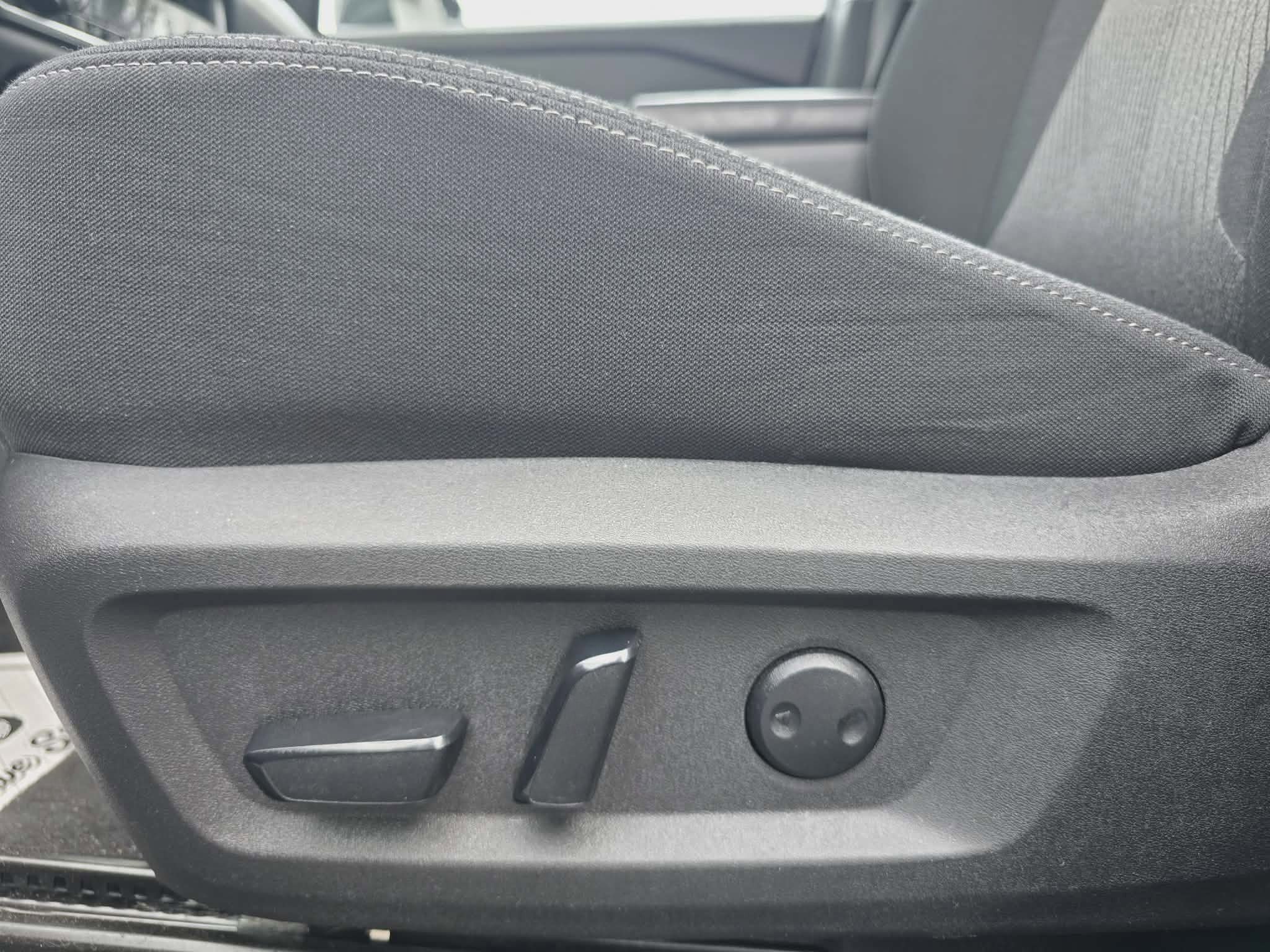 Used 2024 Nissan Rogue SV image 12