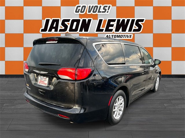 Used 2024 Chrysler Voyager LX image 4