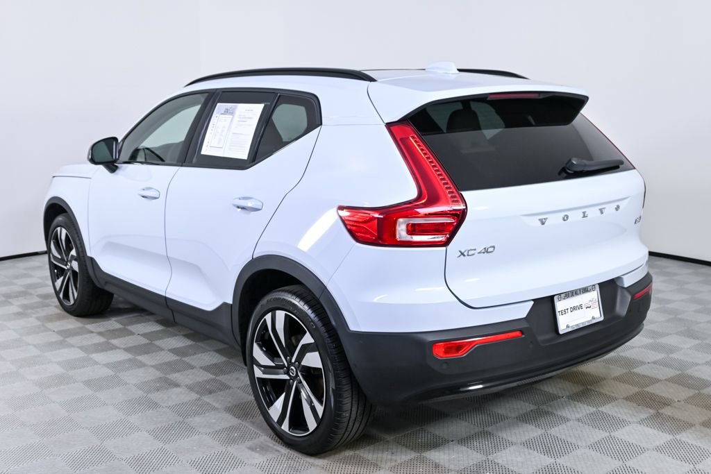 Certified 2024 Volvo XC40 B5 Plus w/ Protection Package Premier image 4