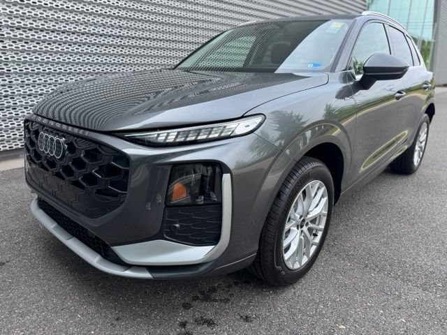 New 2026 Audi Q3 quattro 2.0T AWD/4WD image 1