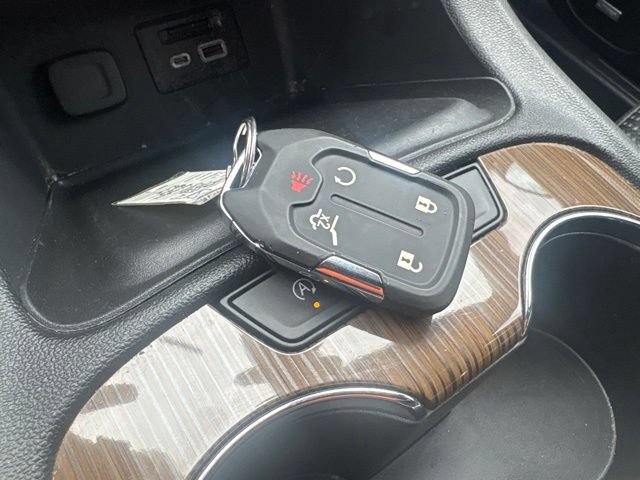 Used 2023 GMC Acadia SLE w/ Driver Convenience Package FWD image 13