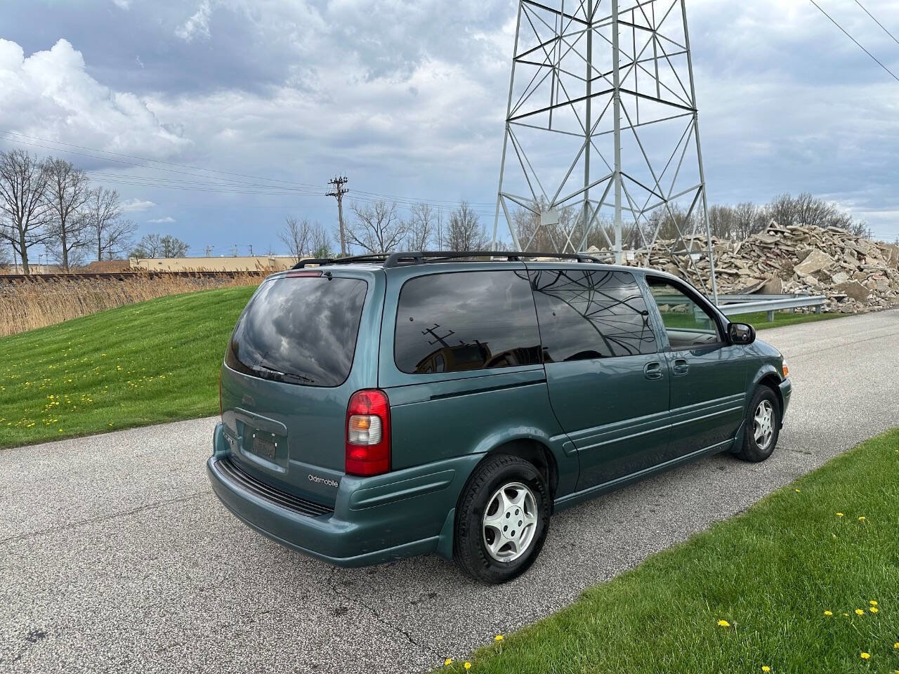 Used 1997 Oldsmobile Silhouette GL image 4