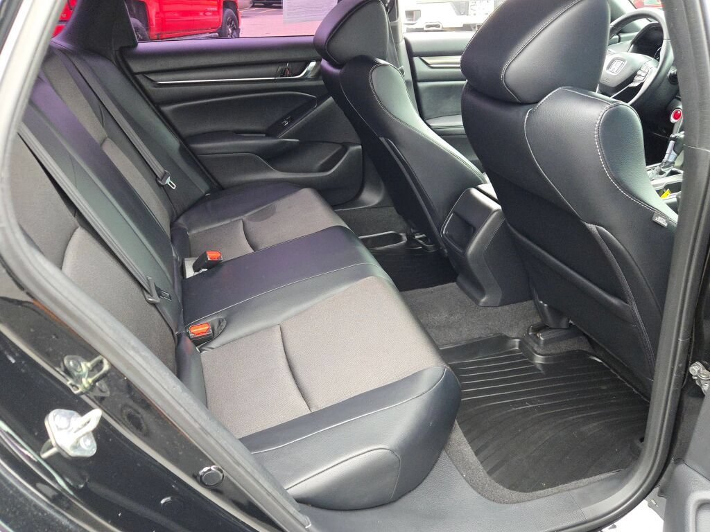 Used 2018 Honda Accord Sport image 11