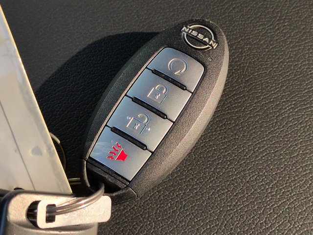 Used 2025 Nissan Frontier PRO-4X AWD/4WD image 26