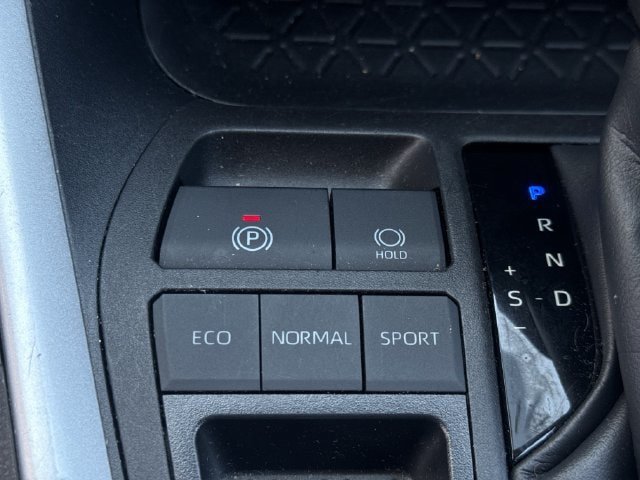 Used 2025 Toyota RAV4 XLE FWD image 21