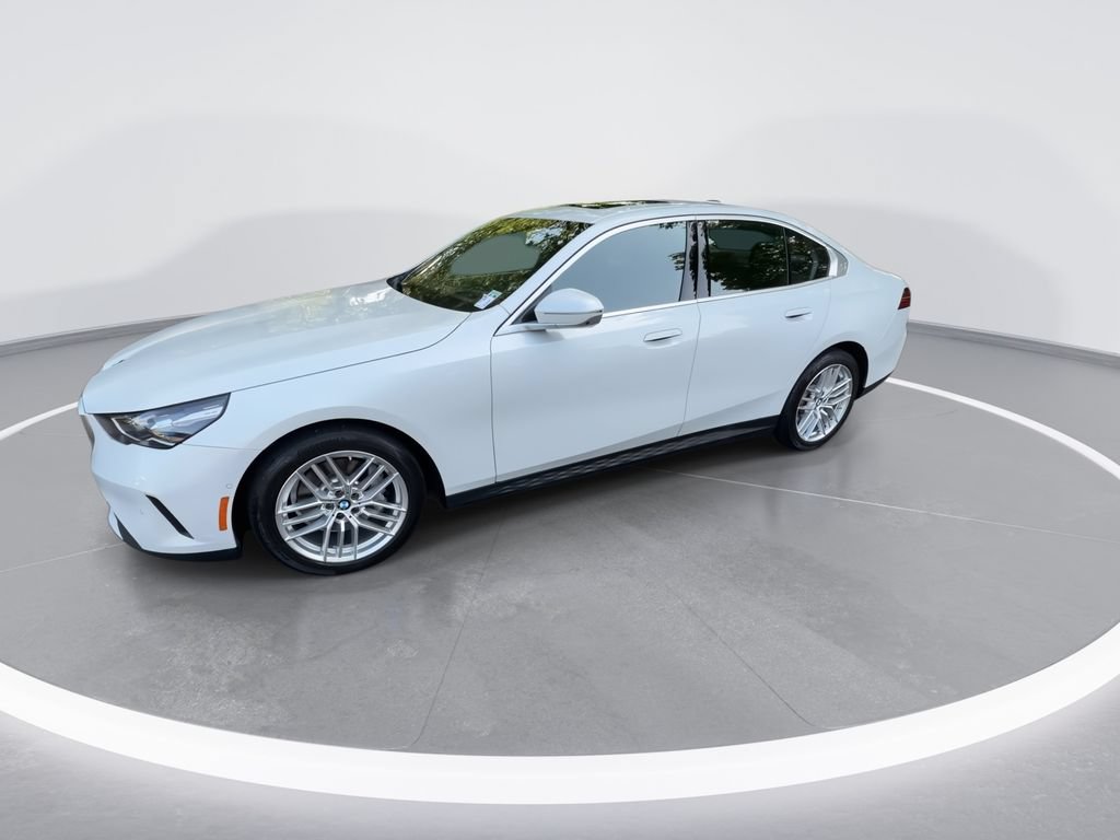 Used 2024 BMW 530i xDrive w/ Premium Package AWD/4WD image 4