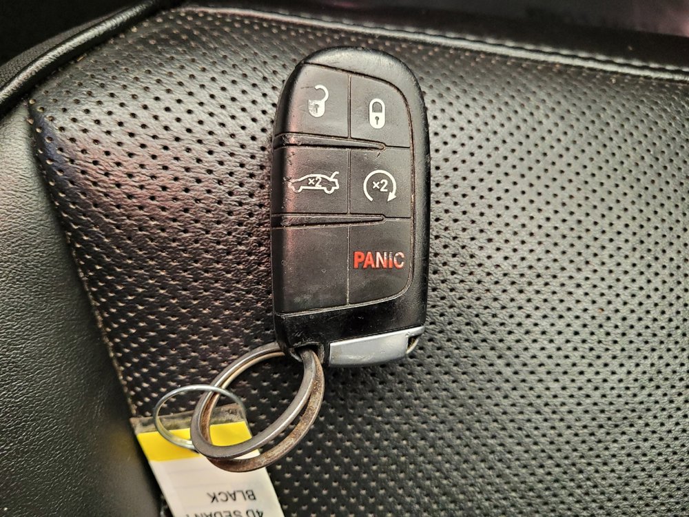 Used 2019 Chrysler 300 Limited image 32