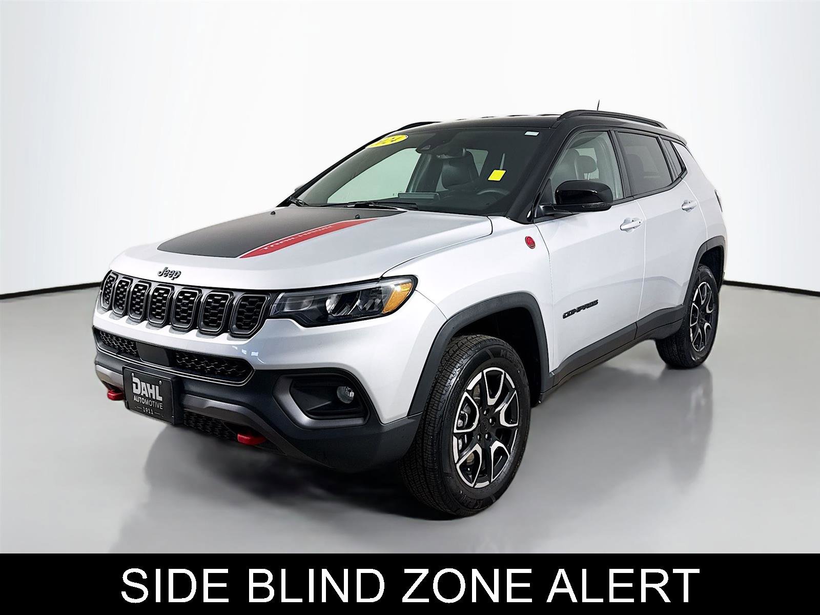 Used 2024 Jeep Compass Trailhawk AWD/4WD image 4