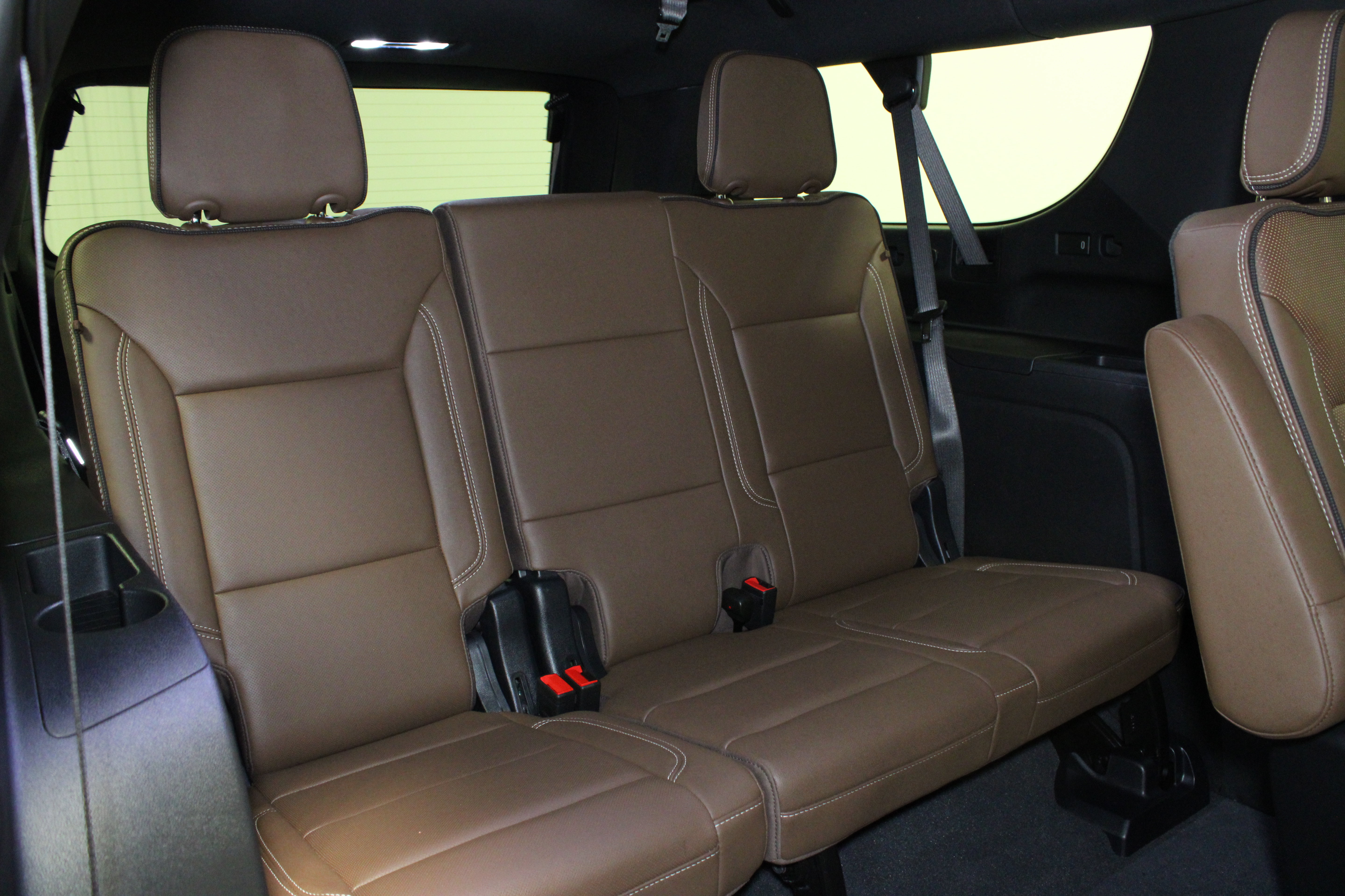 Used 2025 Chevrolet Suburban High Country AWD/4WD image 18