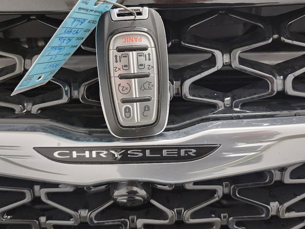 Used 2024 Chrysler Pacifica Touring-L image 36