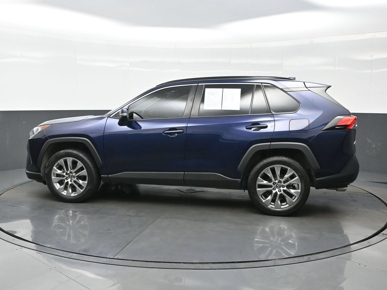 Used 2020 Toyota RAV4 XLE Premium FWD image 3
