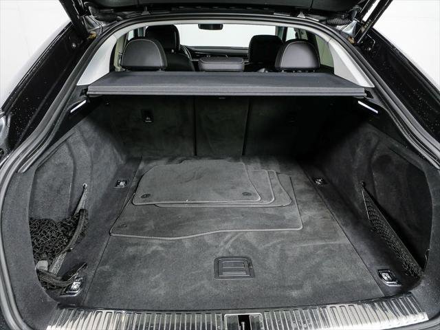 Used 2022 Audi e-tron Premium w/ Convenience Plus Package AWD/4WD image 32
