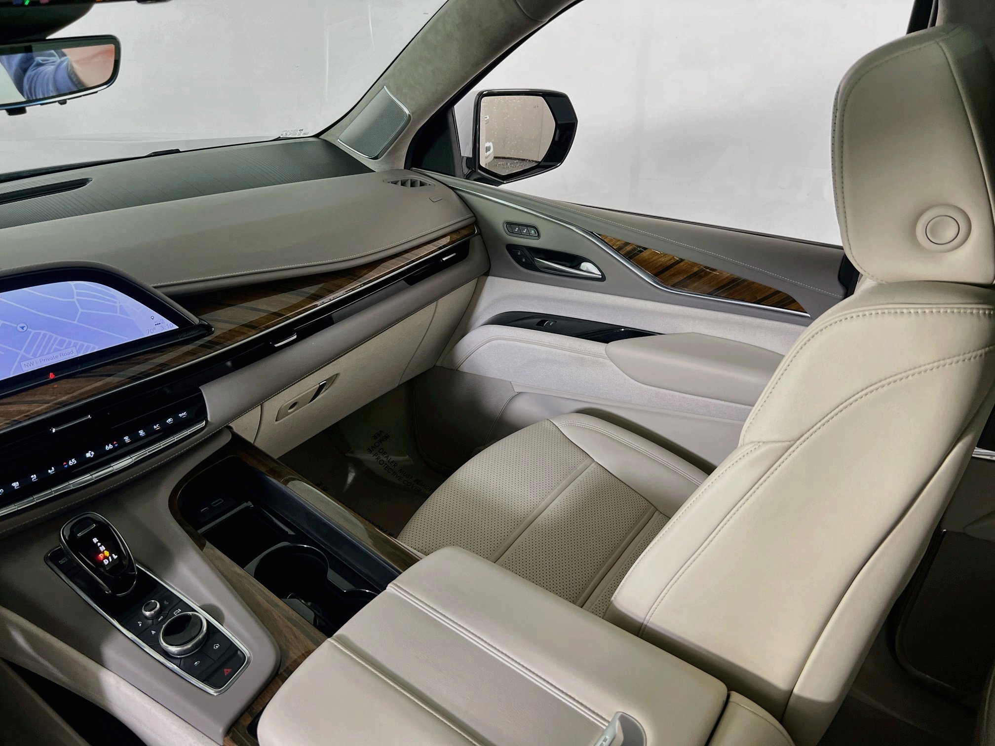 Used 2022 Cadillac Escalade Premium Luxury Platinum AWD/4WD image 25