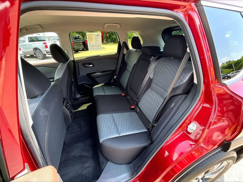 Used 2023 Nissan Rogue SV AWD/4WD image 15