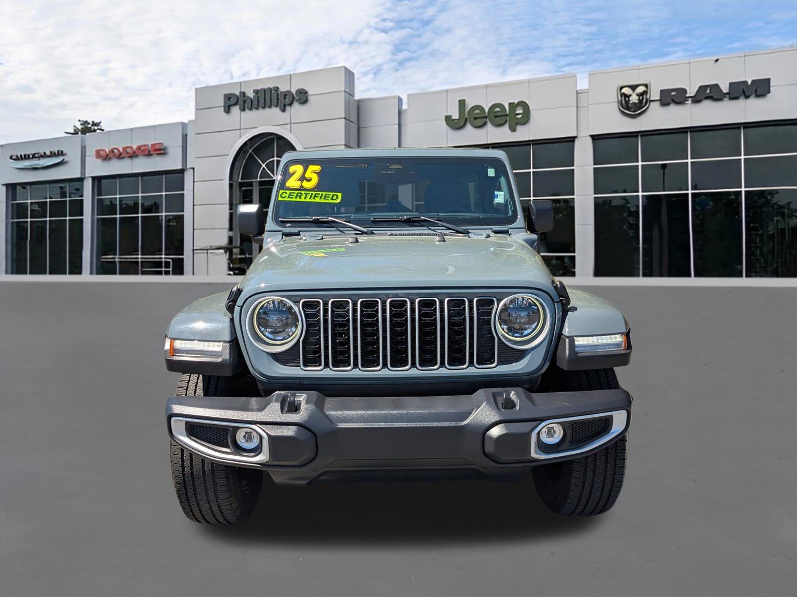 Used 2025 Jeep Wrangler Unlimited Sahara w/ Safety Group image 8