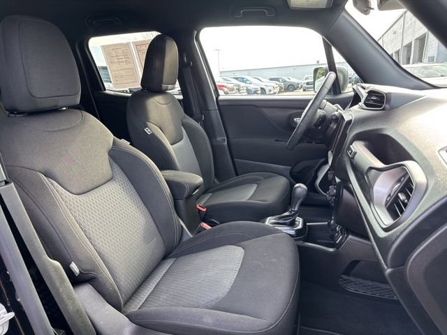 Used 2021 Jeep Renegade Latitude w/ Luxury Group II image 27