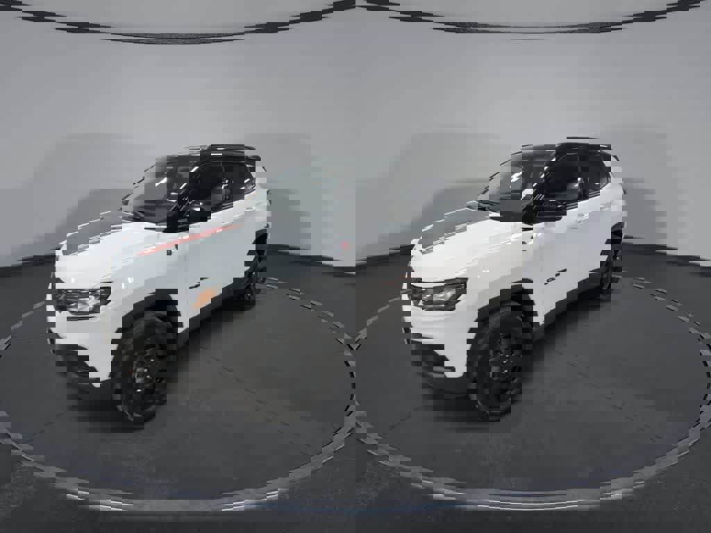 Used 2024 Jeep Compass Trailhawk image 4