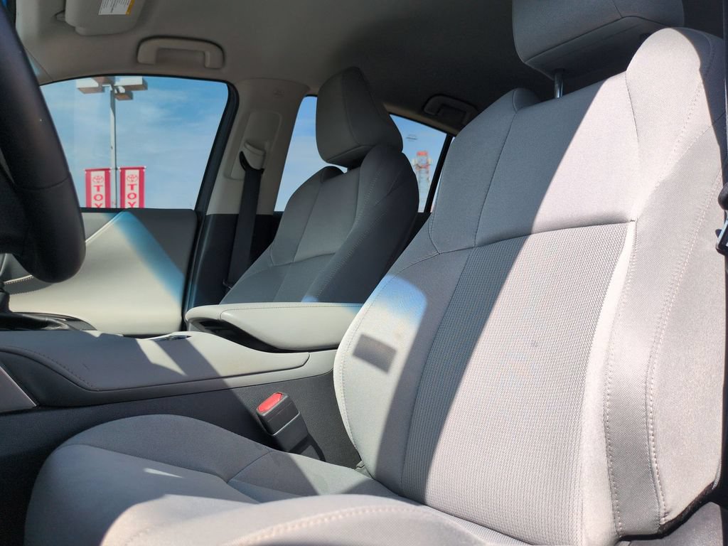 Used 2023 Toyota Venza LE AWD/4WD image 13