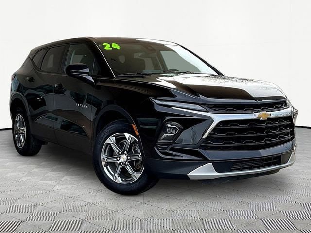 Used 2024 Chevrolet Blazer LT w/ Driver Confidence Package FWD image 3