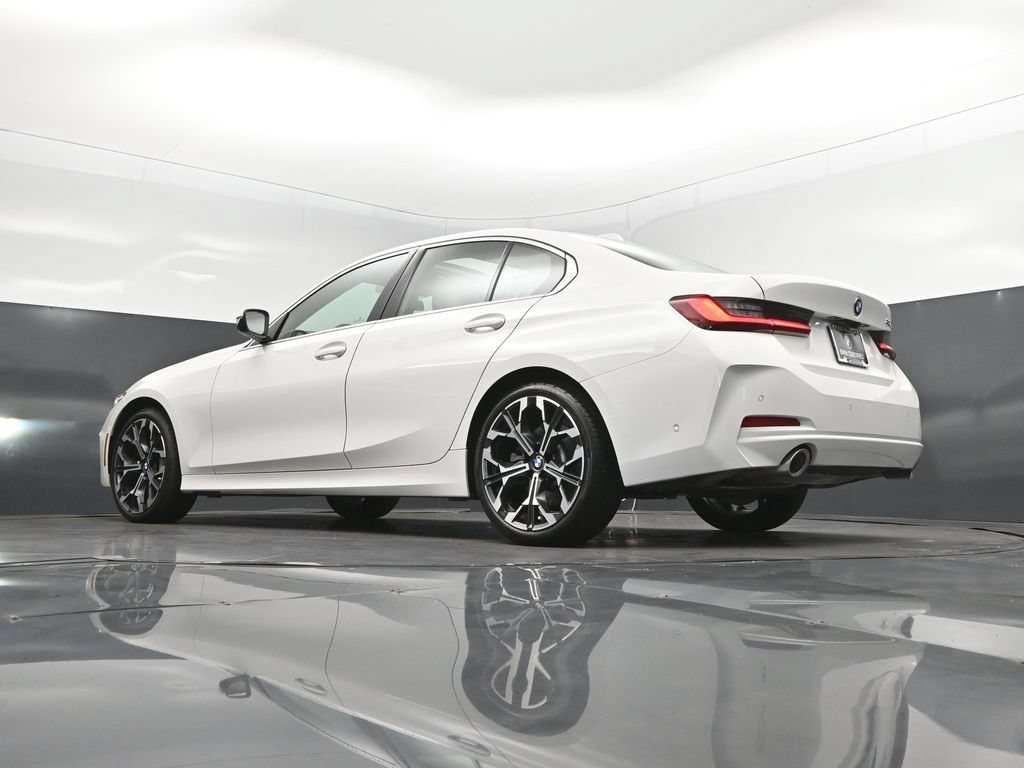 Used 2026 BMW 330i Sedan w/ Convenience Package RWD image 40