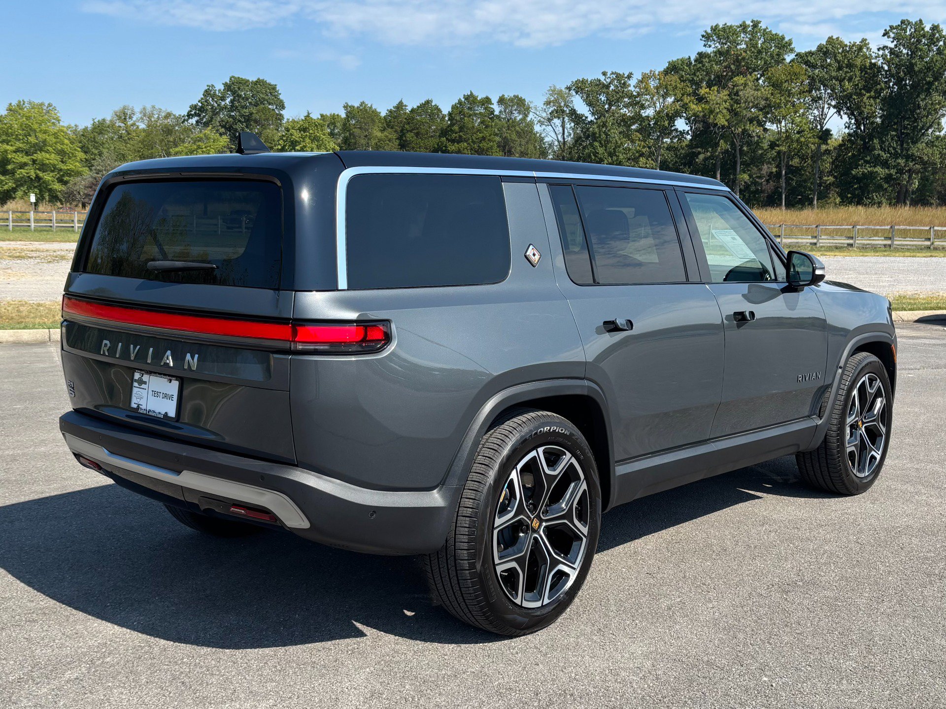 Used 2024 Rivian R1S Adventure Dual AWD/4WD image 3