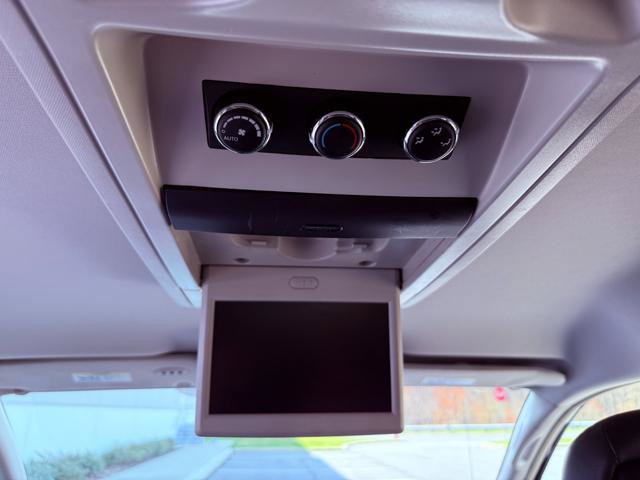 Used 2015 Chrysler Town & Country Touring FWD image 18