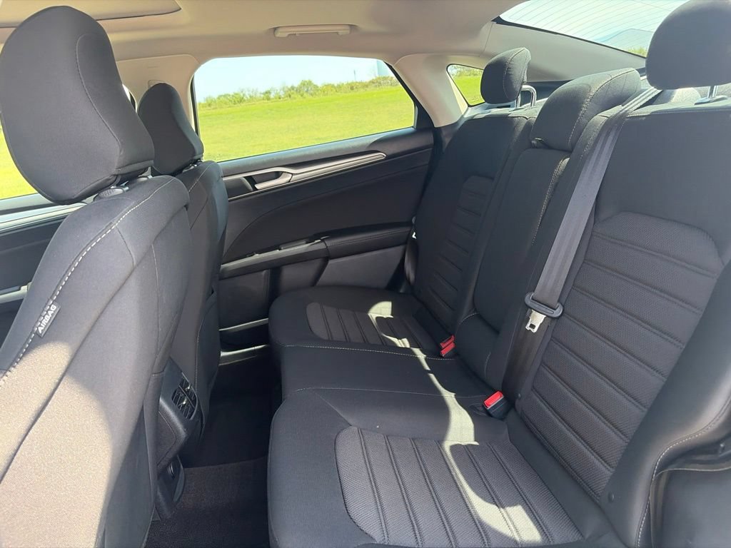 Used 2020 Ford Fusion SE FWD image 12