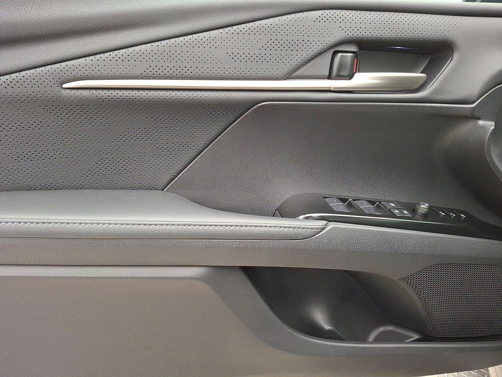 Used 2026 Toyota Camry XSE w/ Premium Plus Package AWD/4WD image 10