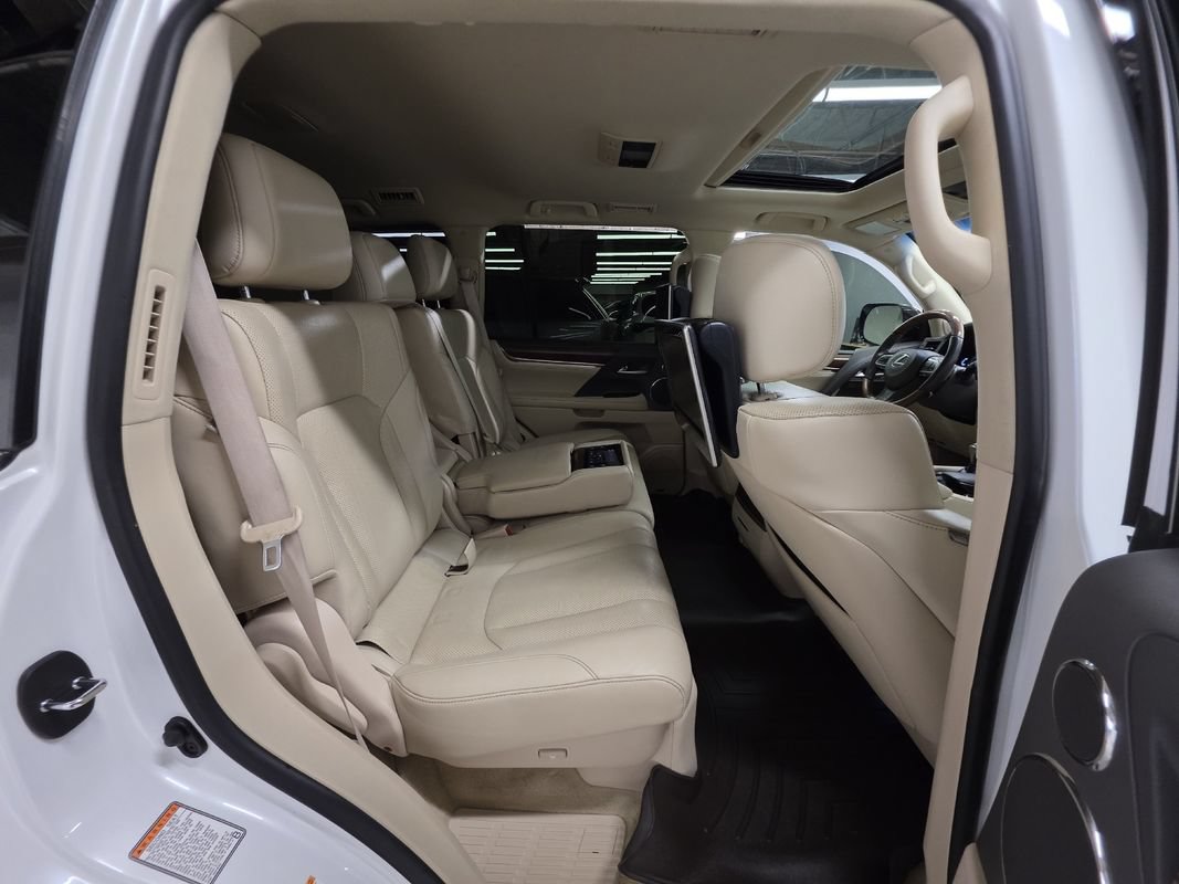 Used 2017 Lexus LX 570 4WD w/ Luxury Package image 12