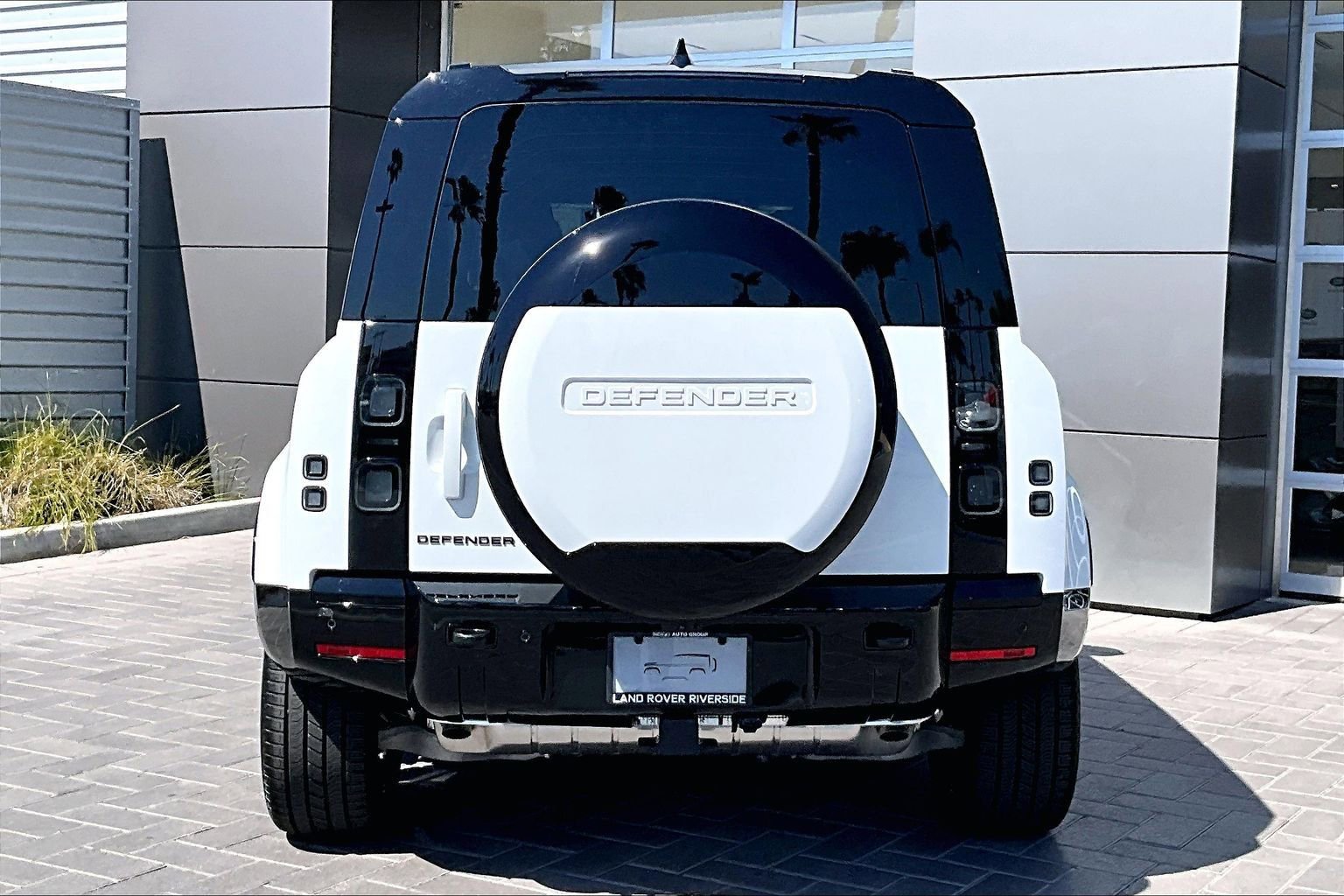 New 2026 Land Rover Defender 110 X-Dynamic SE AWD/4WD image 4