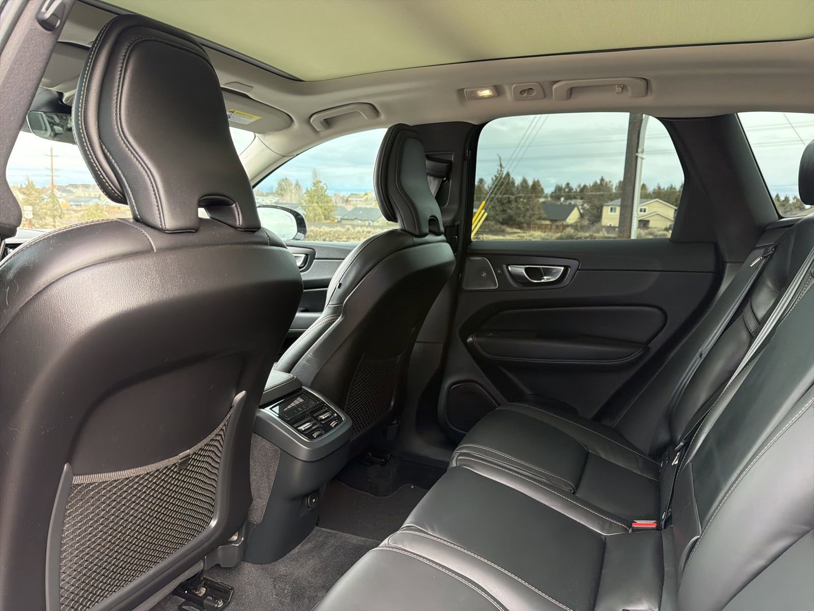 Used 2023 Volvo XC60 B5 Ultimate image 24