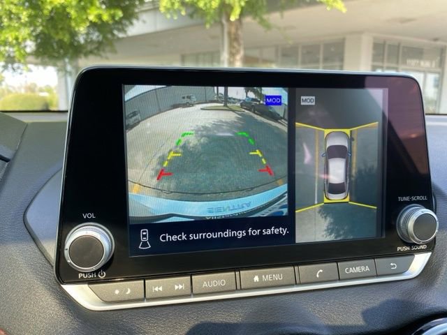 Used 2025 Nissan Sentra SR w/ SR Premium Package image 25