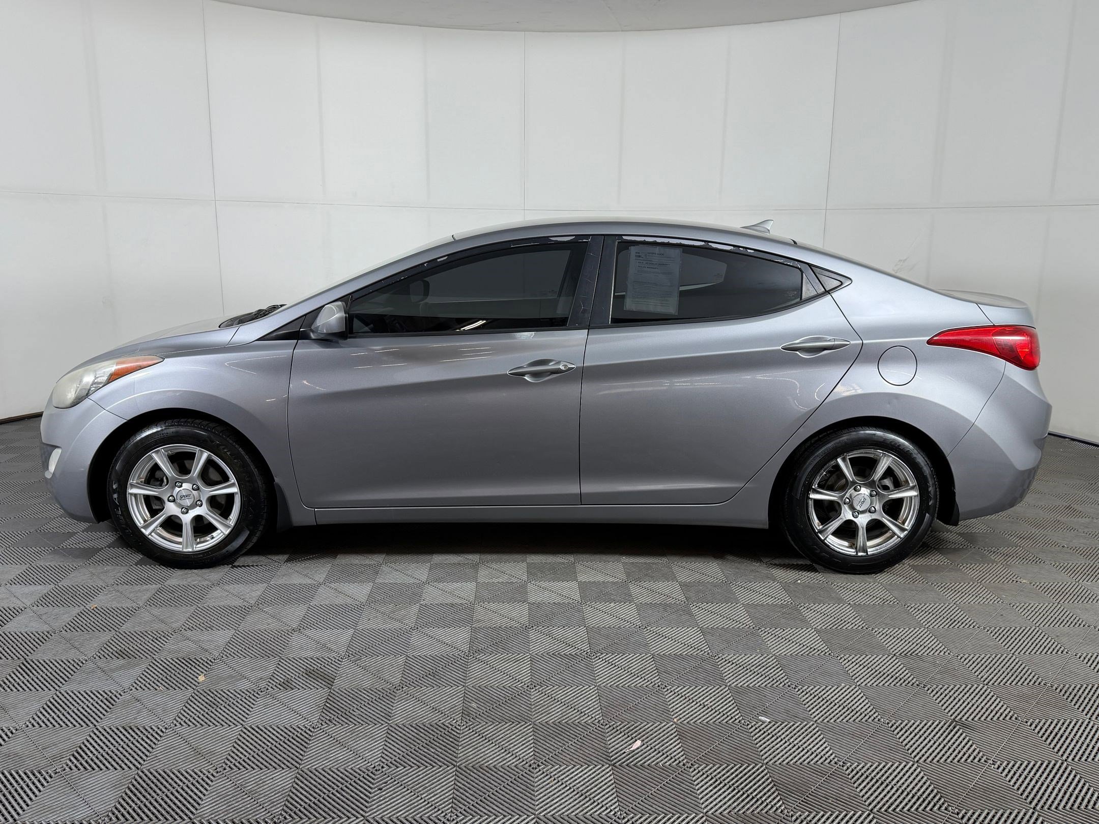 Used 2013 Hyundai Elantra GLS w/ Preferred Pkg image 2