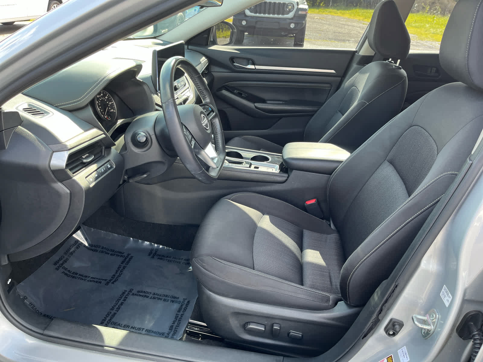 Used 2023 Nissan Altima 2.5 SV w/ SV Premium Package FWD image 12