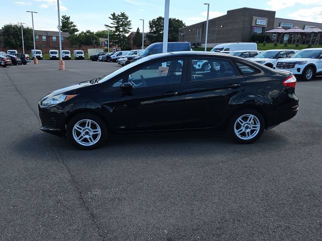 Used 2017 Ford Fiesta SE FWD image 2