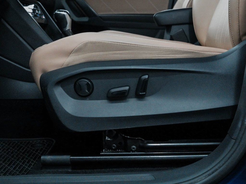 Used 2022 Volkswagen Tiguan SE w/ Panoramic Sunroof Package image 30