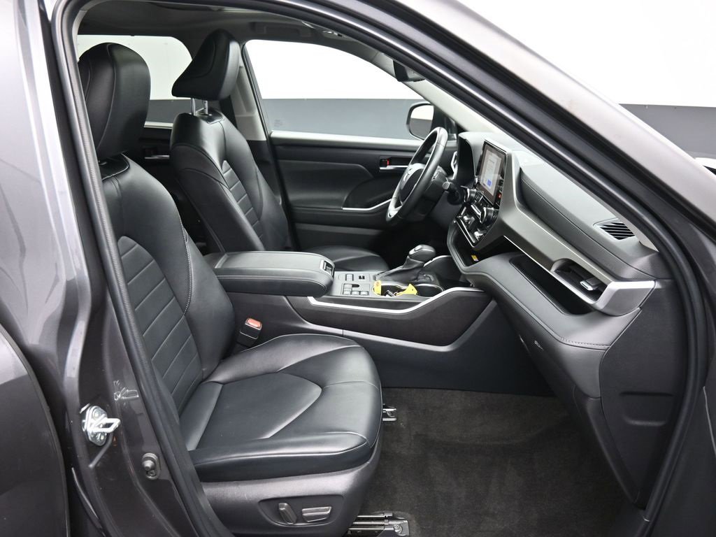Certified 2023 Toyota Highlander XLE image 27