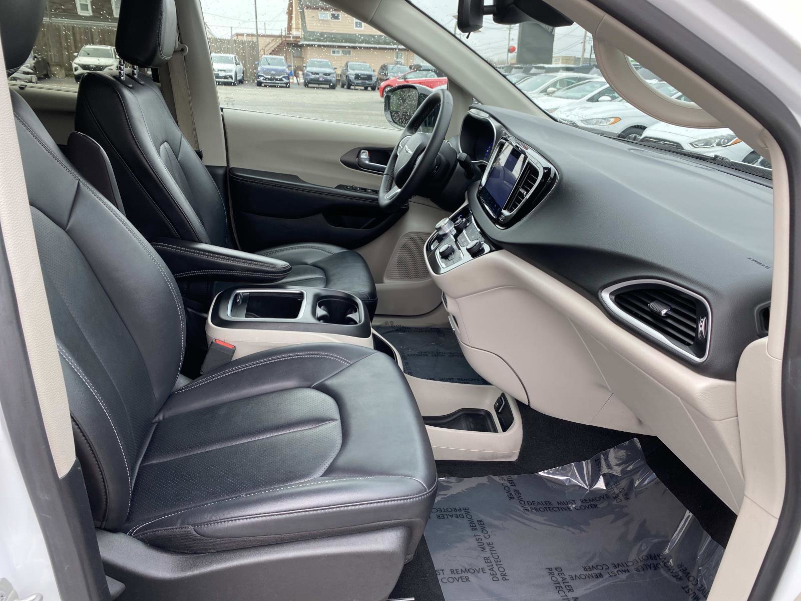 Used 2024 Chrysler Pacifica Touring-L FWD image 24