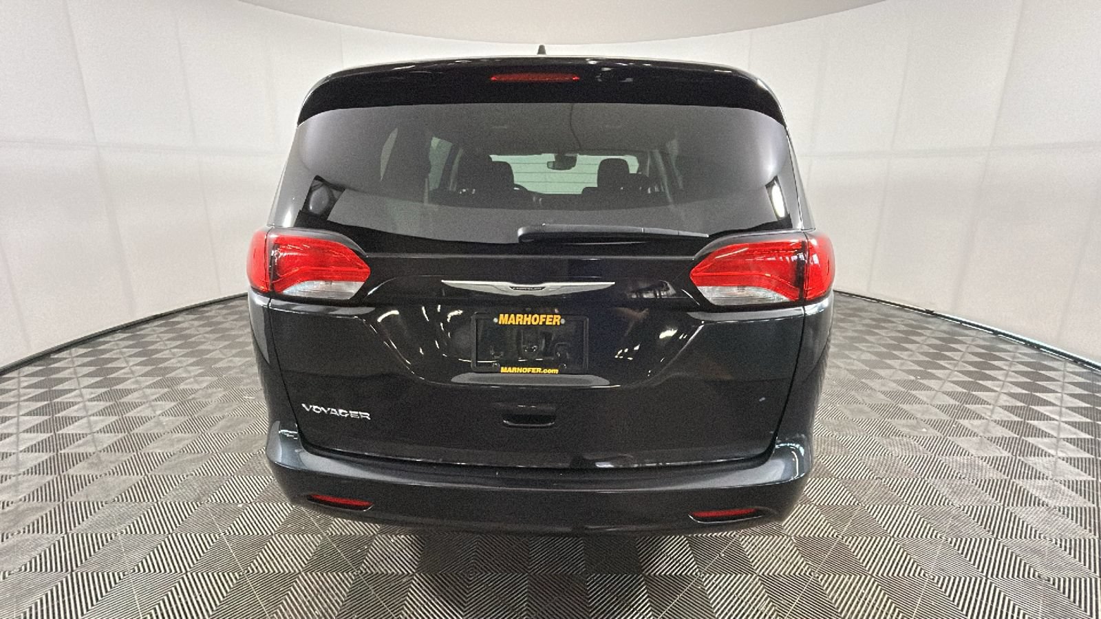 Used 2023 Chrysler Voyager LX FWD image 4
