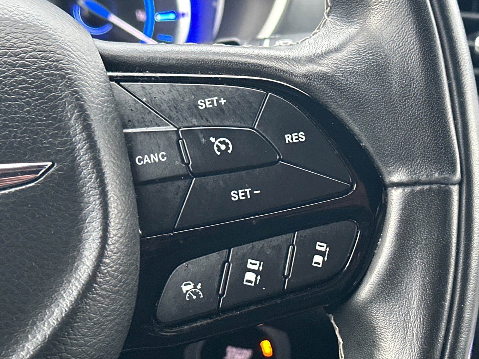 Used 2022 Chrysler Pacifica Touring-L w/ S Appearance Package image 11