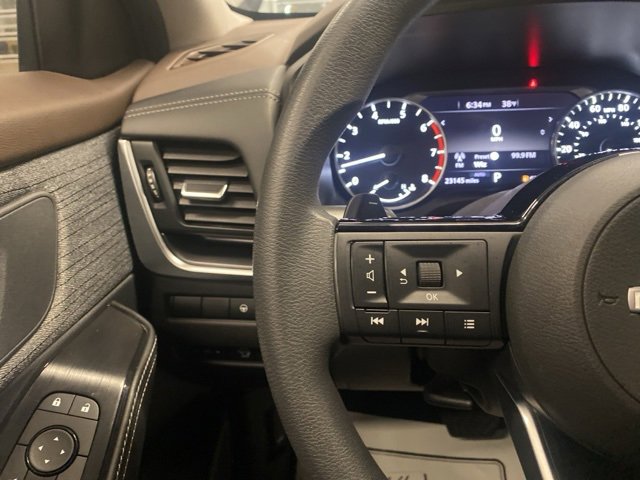 Used 2023 Nissan Rogue SV image 15