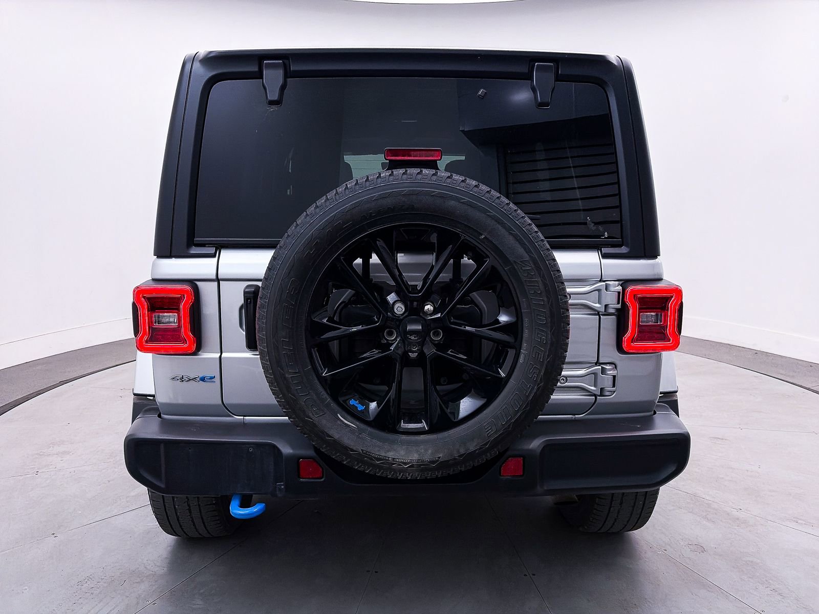 Used 2022 Jeep Wrangler Unlimited Sahara w/ Cold Weather Group image 14