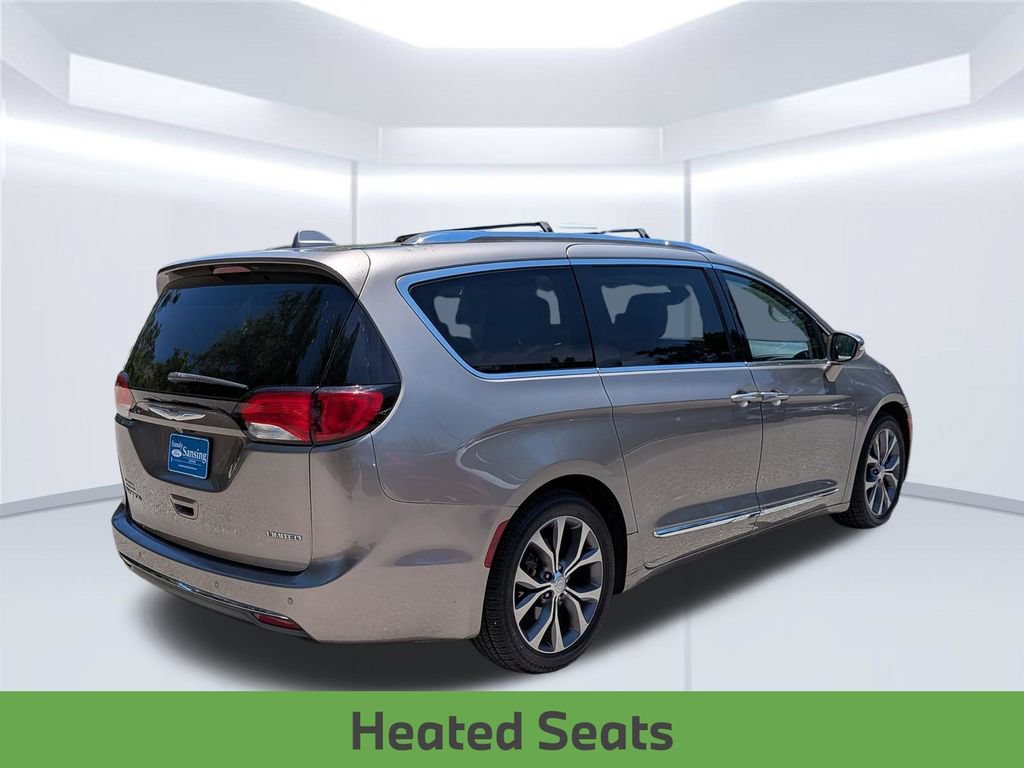 Used 2017 Chrysler Pacifica Limited FWD image 6