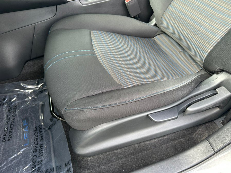 Used 2025 Nissan Leaf S FWD image 14