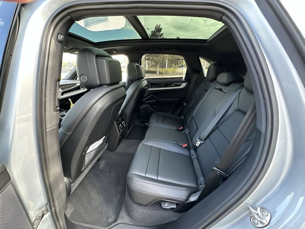 Certified 2026 Porsche Cayenne AWD/4WD image 19